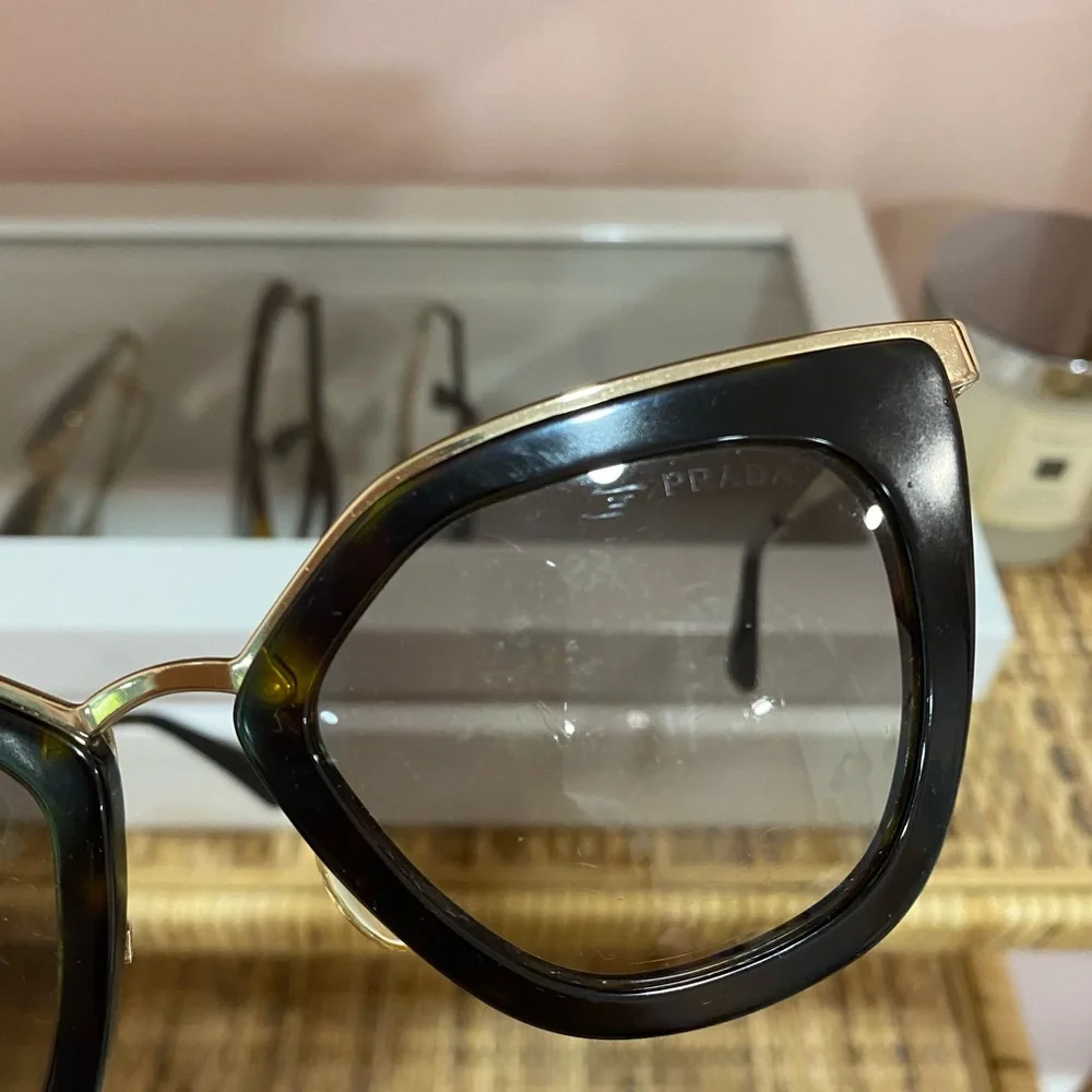 Prada sunglasses - Picture 6 of 7